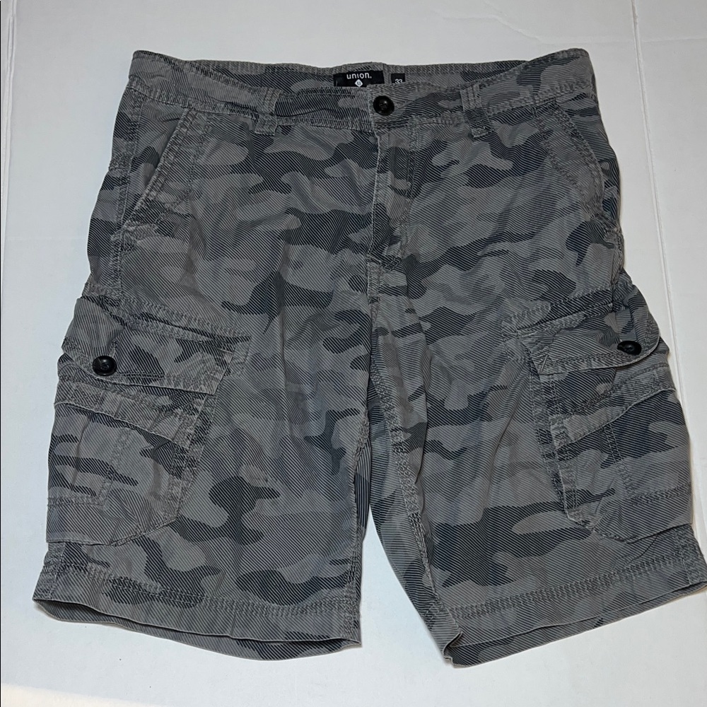 Union Men’s Charcoal Camo Cargo Shorts 33